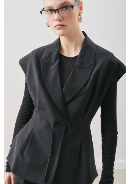 Dökümlü Tencel Kemerli Yelek Siyah modelleri