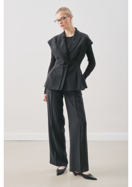 Dökümlü Tencel Kemerli Yelek Siyah fırsatları