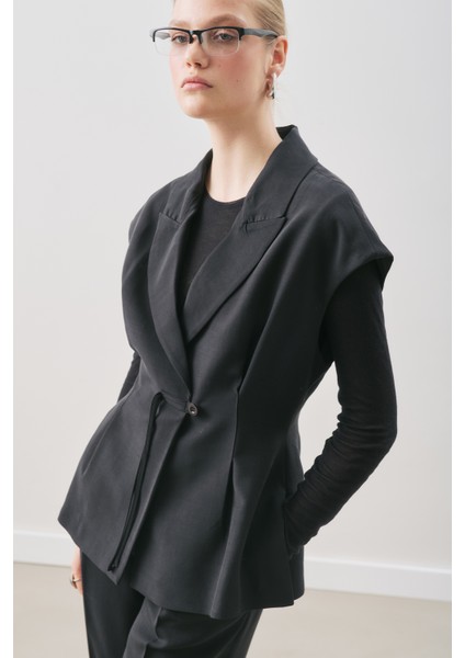 Dökümlü Tencel Kemerli Yelek Siyah indirimleri