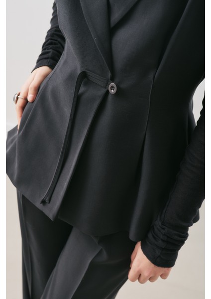 Dökümlü Tencel Kemerli Yelek Siyah