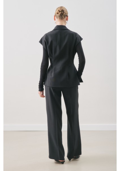 Dökümlü Tencel Kemerli Yelek Siyah