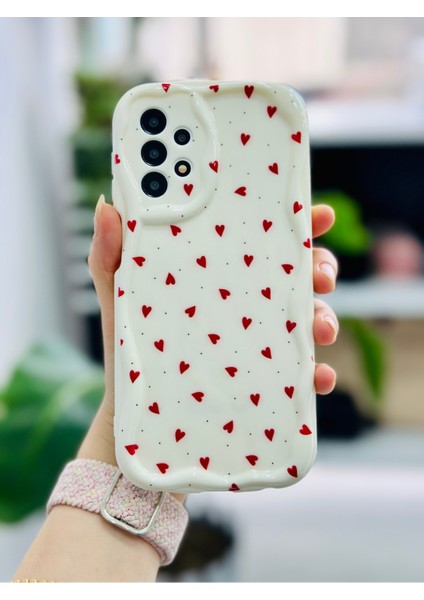 Galaxy A13 Uyumlu Kırmızı Kalpler Tasarımlı Baskılı Silikon Kılıf fiyatları