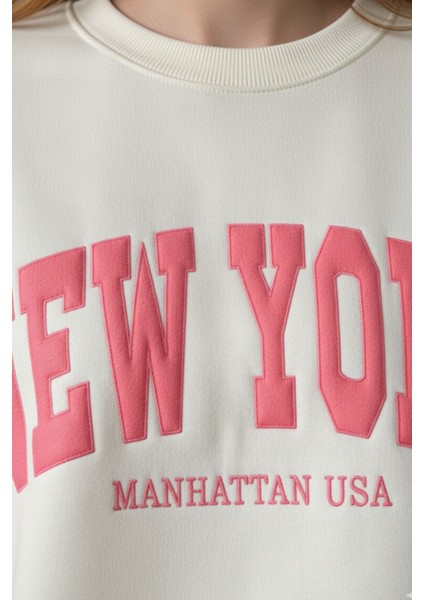 Kadın Ekru New York Baskılı Bisiklet Yaka Uzun Kollu Oversize Pamuklu Sweatshirt - Kadın Sweatshirt fırsatları