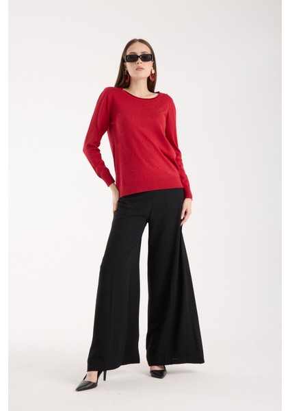Kadın Kırmızı Elit Viskon Kumaş Taş ve Inci Detaylı Yuvalak Yaka Triko Bluz