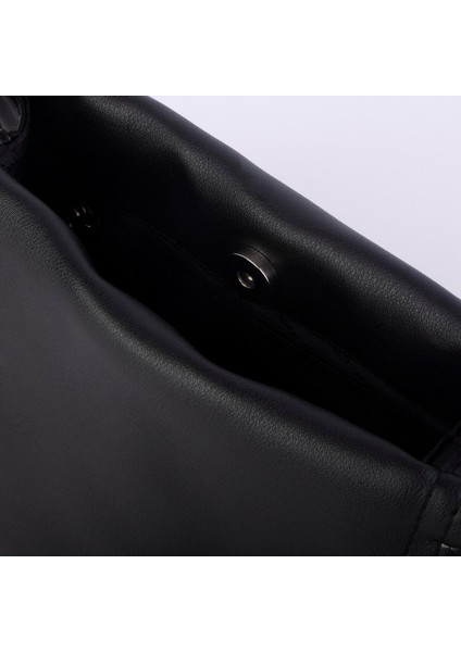 Kadın Zincirli Büzmeli Çıtçıtlı Omuz ve Çapraz Çanta modelleri