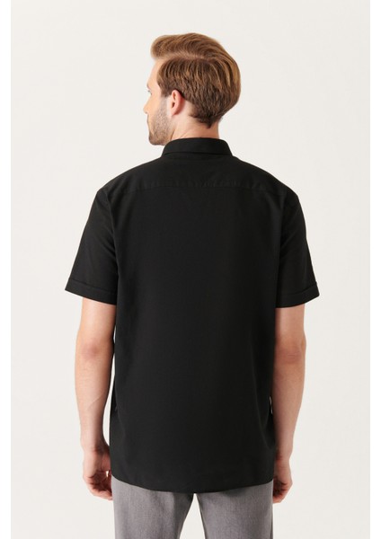 Erkek Siyah Düğmeli Yaka Pamuk İnce Kısa Kol Regular Fit Gömlek E002210