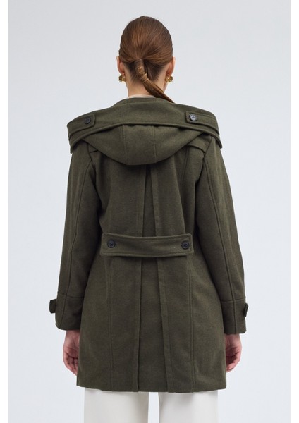 Yaka Detaylı Büyük Düğmeli Kaşe Kaban