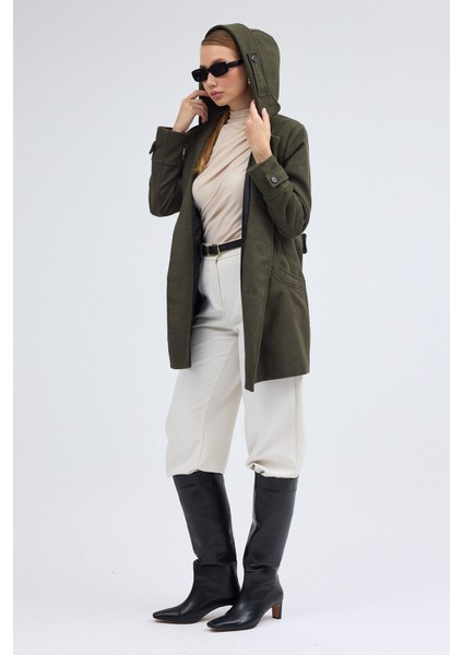 Yaka Detaylı Büyük Düğmeli Kaşe Kaban