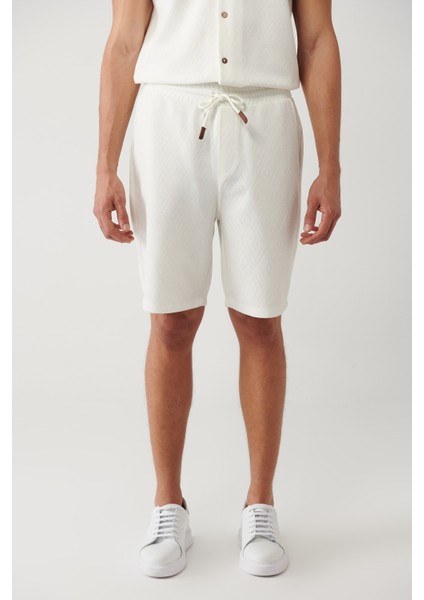 Erkek Beyaz Yandan Cepli Baklava Motifli Jakarlı Regular Fit Şort A41Y3640