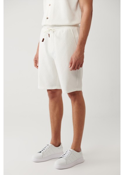 Erkek Beyaz Yandan Cepli Baklava Motifli Jakarlı Regular Fit Şort A41Y3640