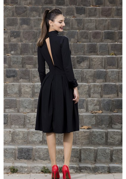 Günlük Sırt Dekolteli Pileli Kadın Elbise