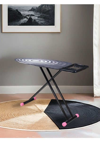 Uzun Ömürlü Ütü Masası – Geniş Ütüleme Yüzeyi, Yüksek Isıya Dayanıklı Örtü ve Etkili Buhar Geçişi, Dayanıklı Malzeme Kalitesi ve Pembe Ayak Tasarımı.” fiyatları