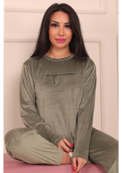 Kadın Sloganlı Uzun Kollu Paçası Manşetli Kadife Pijama Takımı modelleri
