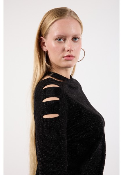 Kadın Siyah Omuzları Kesik Detaylı Reglan Kollu Simli Triko Kazak fırsatları