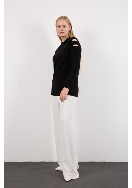 Kadın Siyah Omuzları Kesik Detaylı Reglan Kollu Simli Triko Kazak