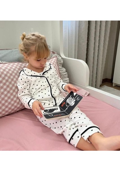 Siyah Kalp Desenli Fitilli Yumuşak Kumaş Düğmeli Beli Lastikli Kız Çocuk Pijama Alt Üst Takım modelleri