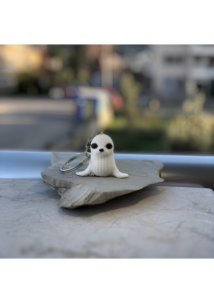 Beyaz Fok Anahtarlık – Örgü Figür | Amigurumi Tarzı Çanta Süsü | El Yapımı Görünümlü Aksesuarı modelleri