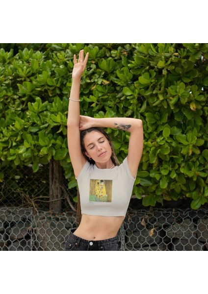 The Kiss Crop Tişört - Ekru modelleri