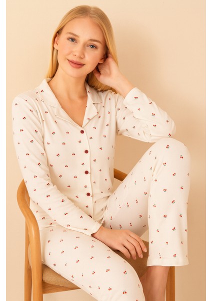 Kadın Vişne Desenli Desenli Önü Düğmeli Süet Kumaş Pijama Takımı