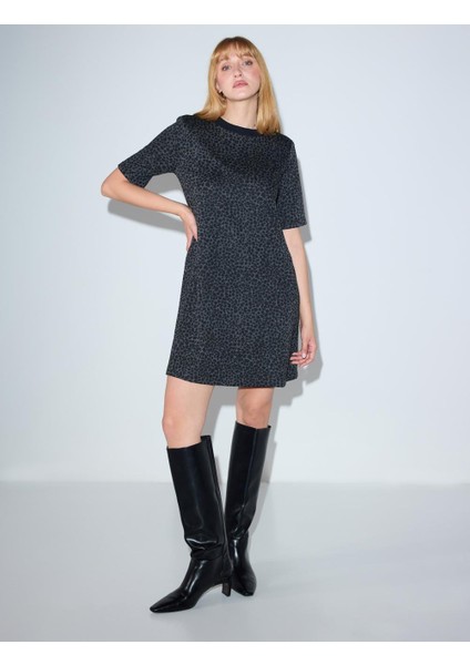 Siyah Bisiklet Yaka Vatkalı Leopar Desenli Mini Elbise