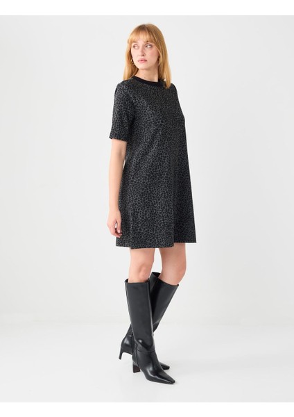 Siyah Bisiklet Yaka Vatkalı Leopar Desenli Mini Elbise indirimleri