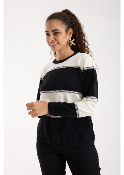 Kadın Siyah-Beyaz Iki Renkli Çapraz Kontrast Dikiş Detaylı Şönil Kadife Triko Bluz modelleri