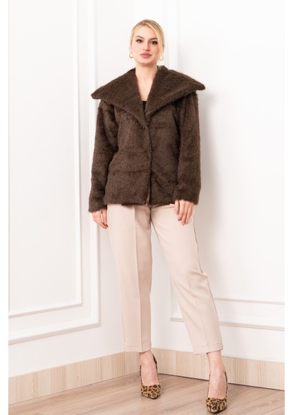 Geniş Yaka Peluş Kürk Kısa Kaban 2625