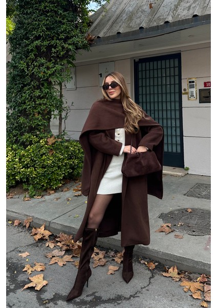 Kahverengi Atkı Detaylı Uzun Kaban - 85163