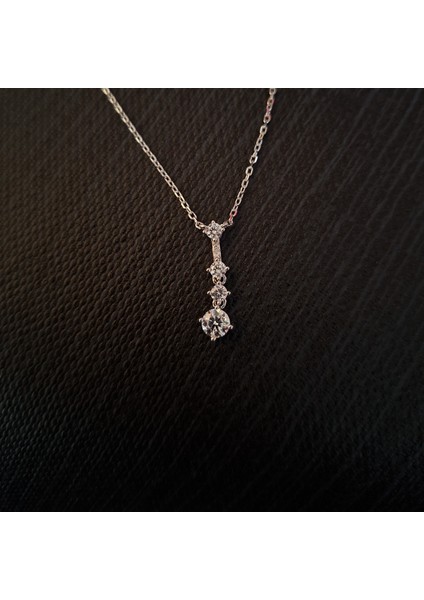 925 Ayar Gümüş 3'lü Zirkon Taşlı Model Genç/yetişkin Kadın Kolyesi - Şık Tasarım