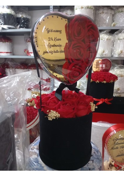 Öğretmenler Günü Kırmızı Güllerle Kalp Çiçek Kutusu | 24 Kasım | Öğretmene Hediye |