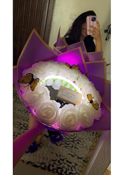 Aynalı Beyaz Gül Buketi fiyatları