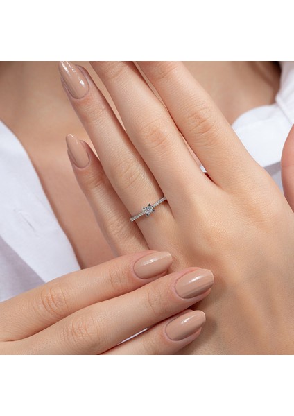 0,22 Karat Kolu Taşlı Tektaş Pırlanta Yüzük indirimleri