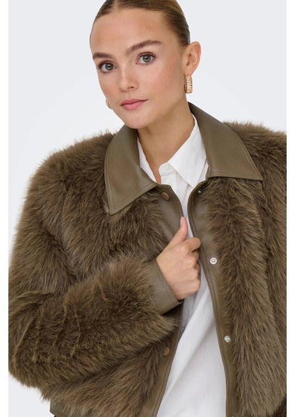 Onlnoeme Regular Fit Klasik Yaka Yumuşak Tüylü Düğmeli Mont Bayan Mont 15356776 fırsatları