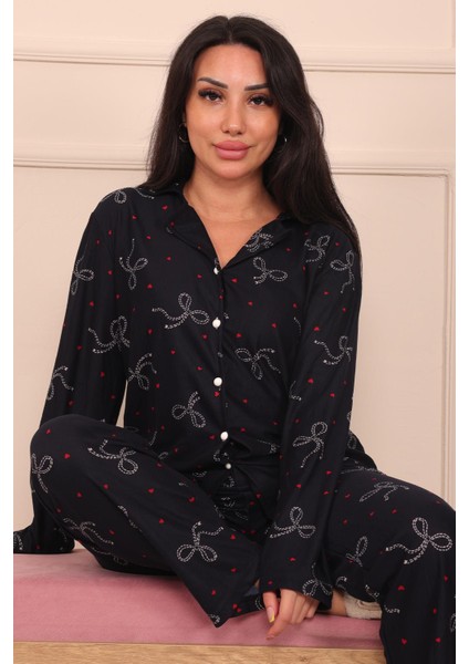 Kadın Fiyonk ve Kalp Desenli Önü Düğmeli Uzun Kol Altı Uzun Süet Pijama Takımı modelleri