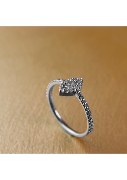 Pave Taşlı Pırlanta Modeli 925 Ayar Minimal Gümüş Göz Yüzük