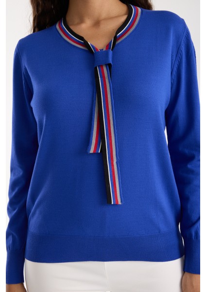 Kadın Saks Mavisi Elit Viskon Kumaş Kontrast Şeritli Bisiklet Yaka Triko Bluz indirimleri