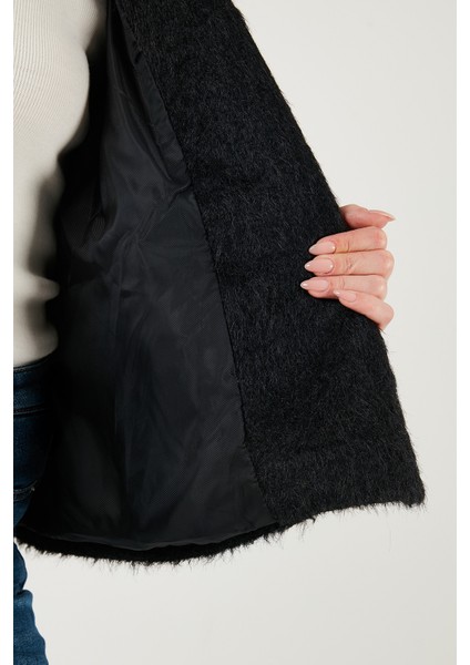 Oversize Kruvaze Yaka Yumuşak Tüylü Düğmeli Astarlı Mont Bayan Mont 6839659 indirimleri