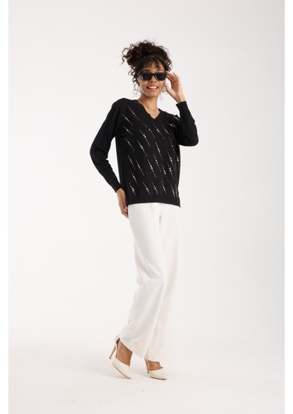 Kadın Siyah Elit Viskon Kumaş Taş Detaylı Sim Biyeli Yan Yırtmaçlı V Yaka Triko Bluz