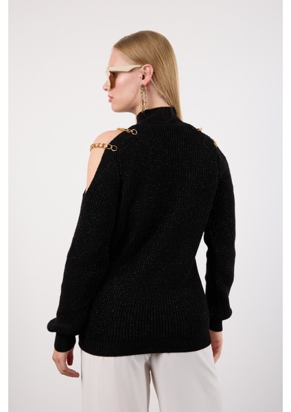 Kadın Siyah Zincir Detaylı Omuz Dekolteli Yarım Balıkçı Yaka Simli Triko Kazak fırsatları