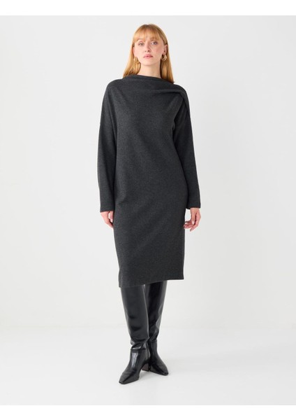 Antrasit Degaje Yaka Yumuşak Dokulu Midi Örme Elbise