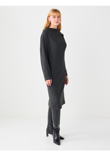 Antrasit Degaje Yaka Yumuşak Dokulu Midi Örme Elbise modelleri