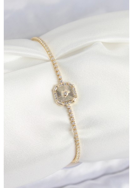 Pirinç Zirkon Taşlı Kare Model Gold Renk Kadın Bilekilk - Lisinya