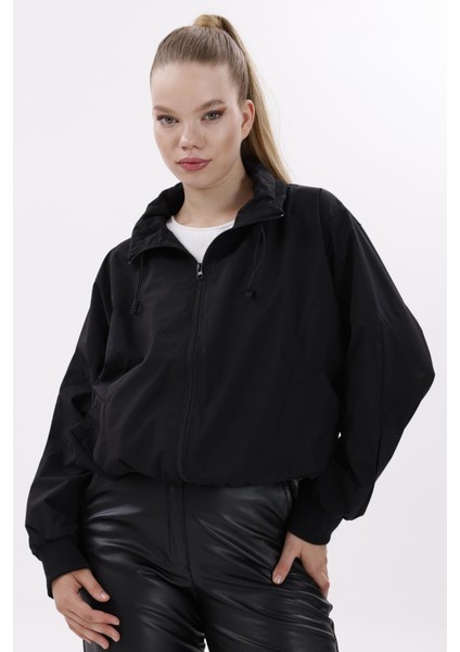 Kadın Dik Yaka Su ve Rüzgar Geçirmez Oversize Crop Mevsimlik Yağmurluk Rüzgarlık