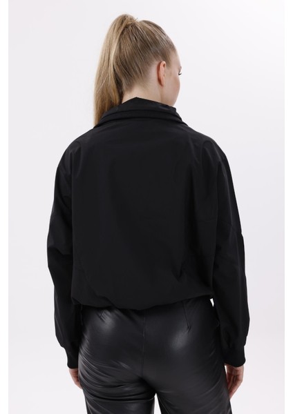 Kadın Dik Yaka Su ve Rüzgar Geçirmez Oversize Crop Mevsimlik Yağmurluk Rüzgarlık