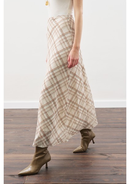 Desenli Tül Etek Bej Ekose