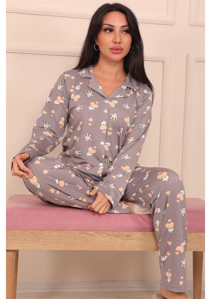 Kadın Mickey Eli ve Kalp Desenli Önü Düğmeli Milan Kumaş Pijama Takımı fiyatları