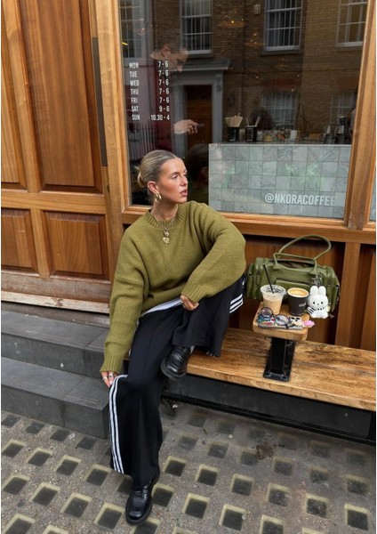 Yumuşak Dokulu Oversize Triko Kazak fiyatları