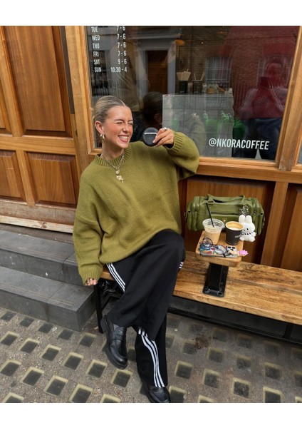 Yumuşak Dokulu Oversize Triko Kazak fırsatları