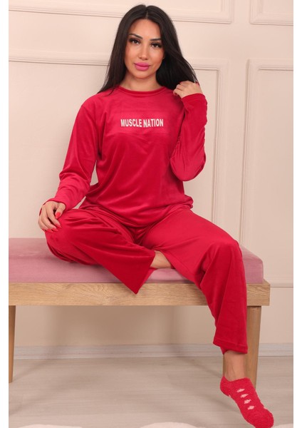 Kadın Sloganlı Uzun Kollu Kadife Pijama Takımı fiyatları