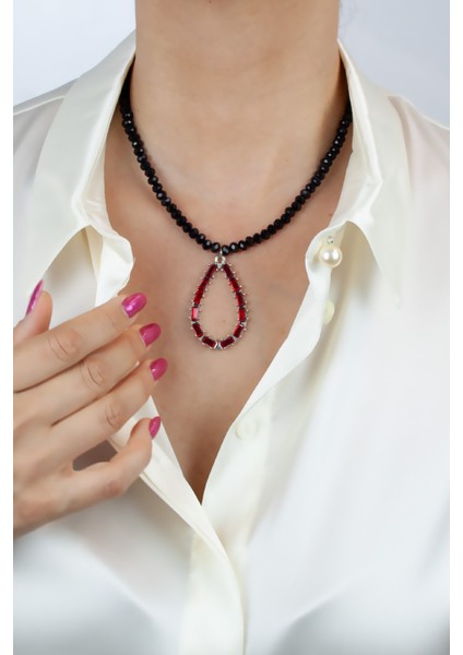 Siyah Kristal Kırmızı Baget Uçlu Kolye